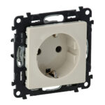 753220 Legrand Контакт шуко с детска защита без рамка Valena life крем