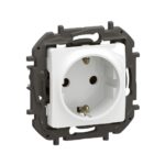 NP3122WH Контакт Schuko Niloe NEW, 2P+E винт. клеми, детска защита, бял, Legrand