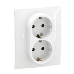 NP3130WH Двоен контакт Schuko с рамка Niloe NEW, 2P+E, с детска защита, бял, Legrand